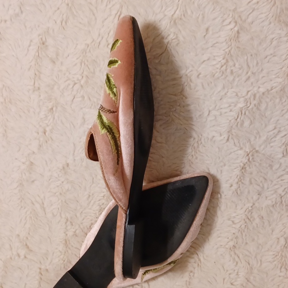 CAPE ROBBIN Pointed Toe Mule Flats, Pink Velvet, Floral Embroidery - Picture 6 of 14